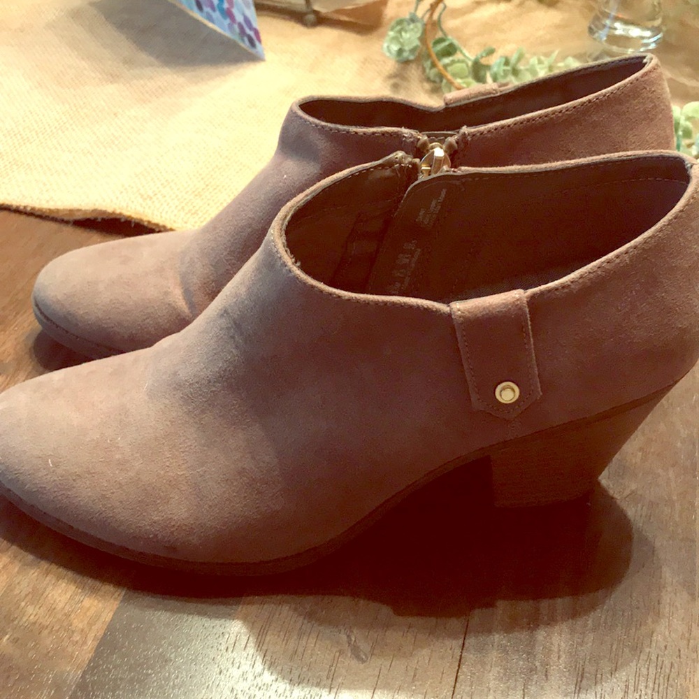 Dr Scholls tan ankle bootie